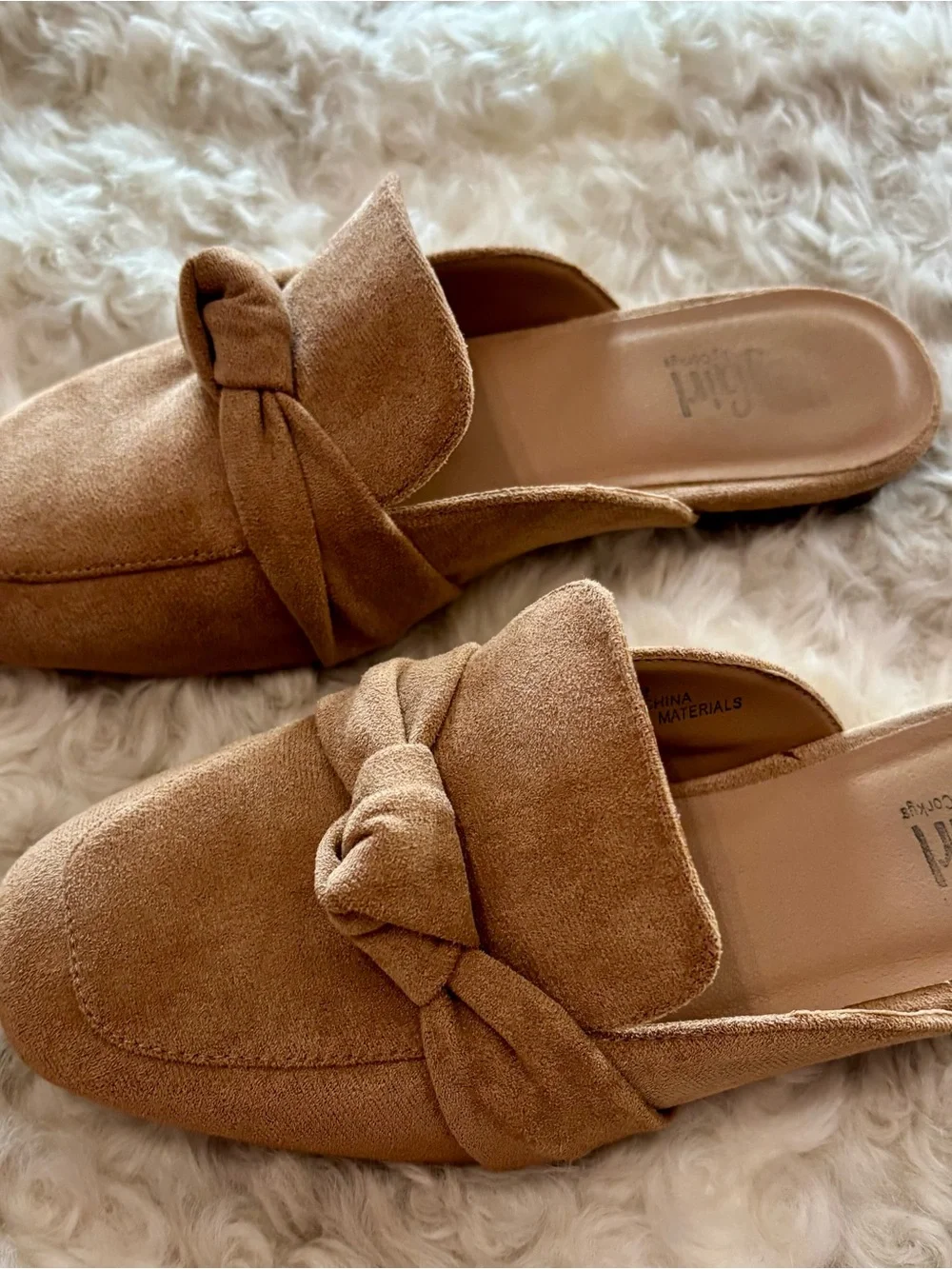 Corkys Clingy faux suede Hey Girl Slip-On Knot Mules in Tan Camel - Picture 2 of 6